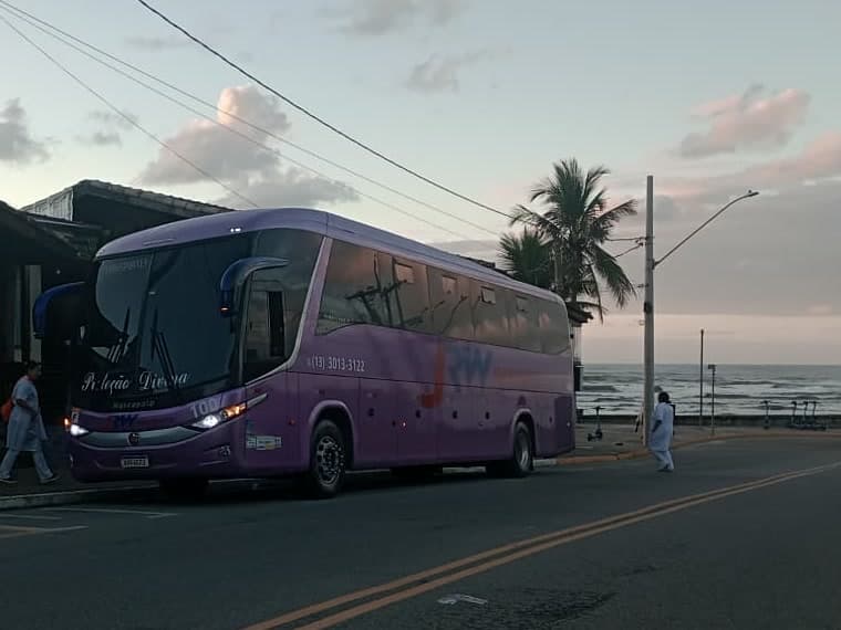 Ônibus Marcopolo Paradiso da JRW, até 46 passageiros