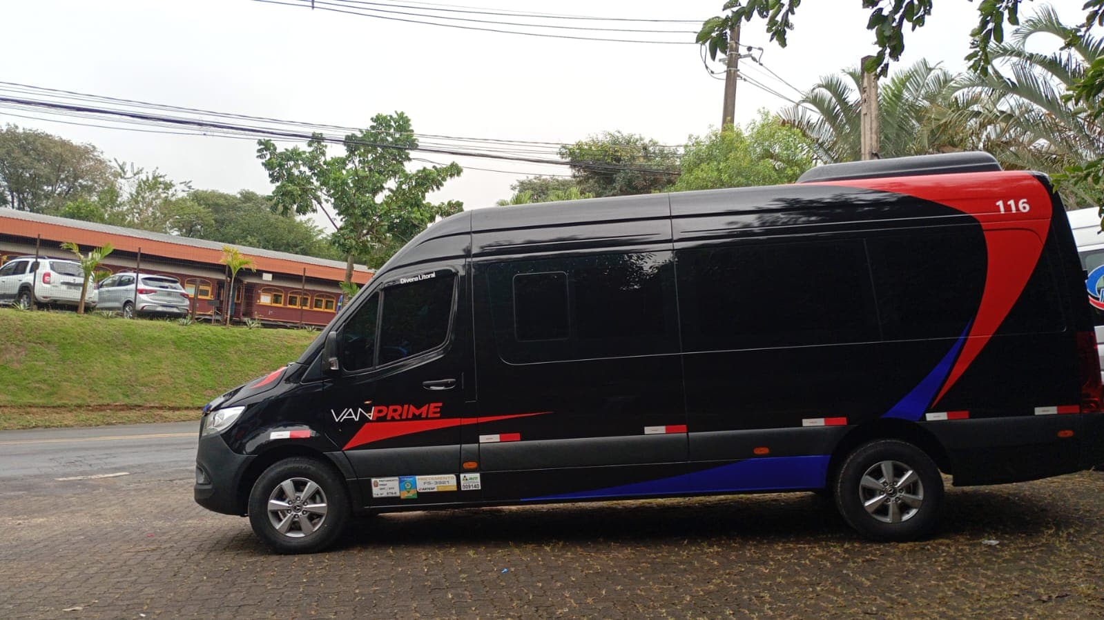 Van executiva VanPrime da JRW Transportes para transfers